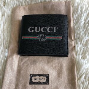 GUCCI NEO VINTAGE GG SUPREME BI-FOLD WALLET